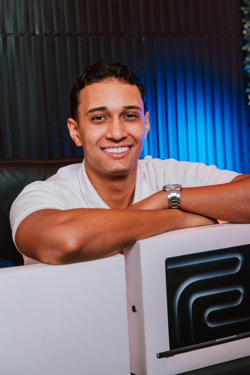 Miranda — fundador da Izzy Store